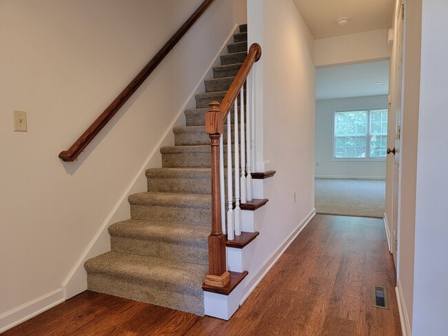 Building Photo - 402 Mount Olive Ln