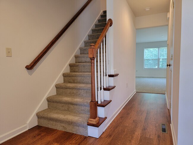 Foto del edificio - 402 Mount Olive Ln