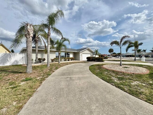 Building Photo - 6316 Lake Sunrise Dr