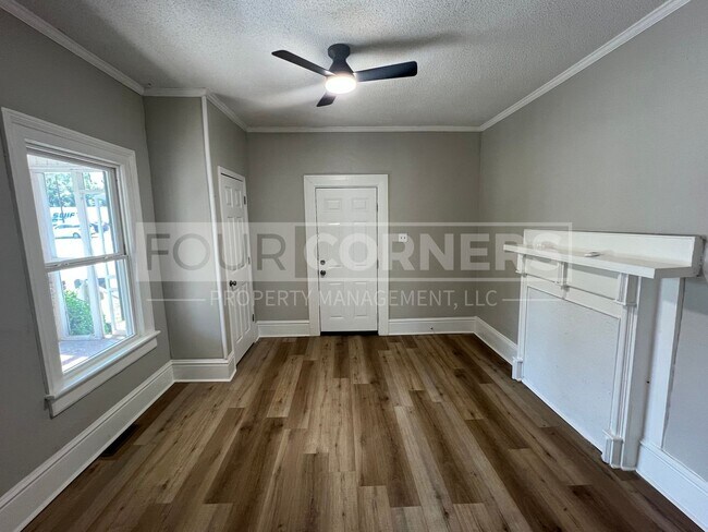 Foto del edificio - Beautiful 5 Bedroom 2.5 Bath House