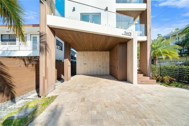 Foto del edificio - 5601 N Ocean Dr