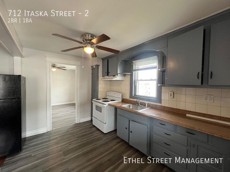 Primary Photo - 712 Itaska St