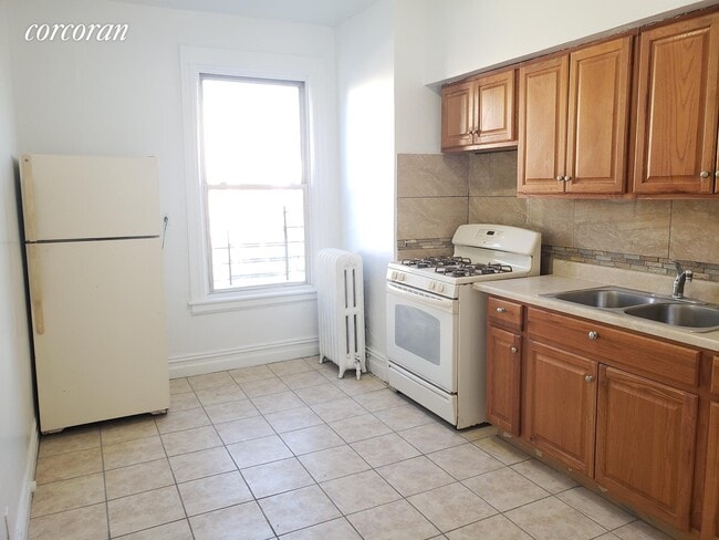 Building Photo - 761 E 219th St