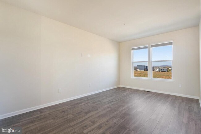 Building Photo - 485 Tiller St