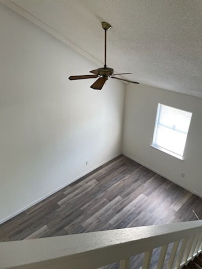 Building Photo - 3302/3304 Steeple Circle