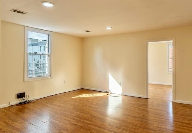 Foto principal - 559 Newark Ave