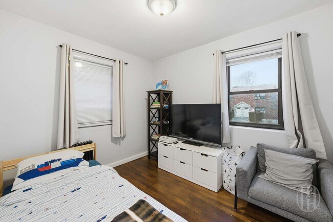 Foto del edificio - 144-46 77th Rd