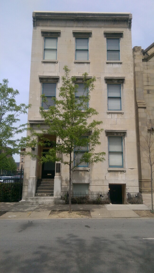 Building Photo - 122 W 9th St