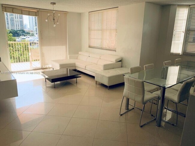 Foto del edificio - 19999 E Country Club Dr