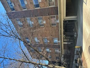Building Photo - 1415 W Lunt Ave