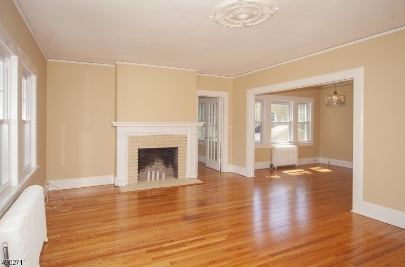 Primary Photo - 422 Valley Rd