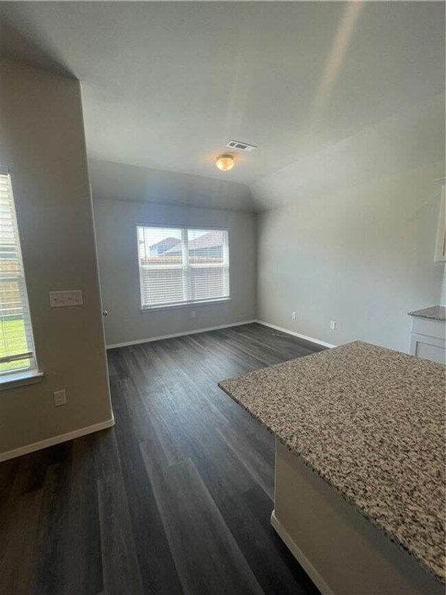 Foto del edificio - Stylish 3-Bedroom Home with Open Layout & ...