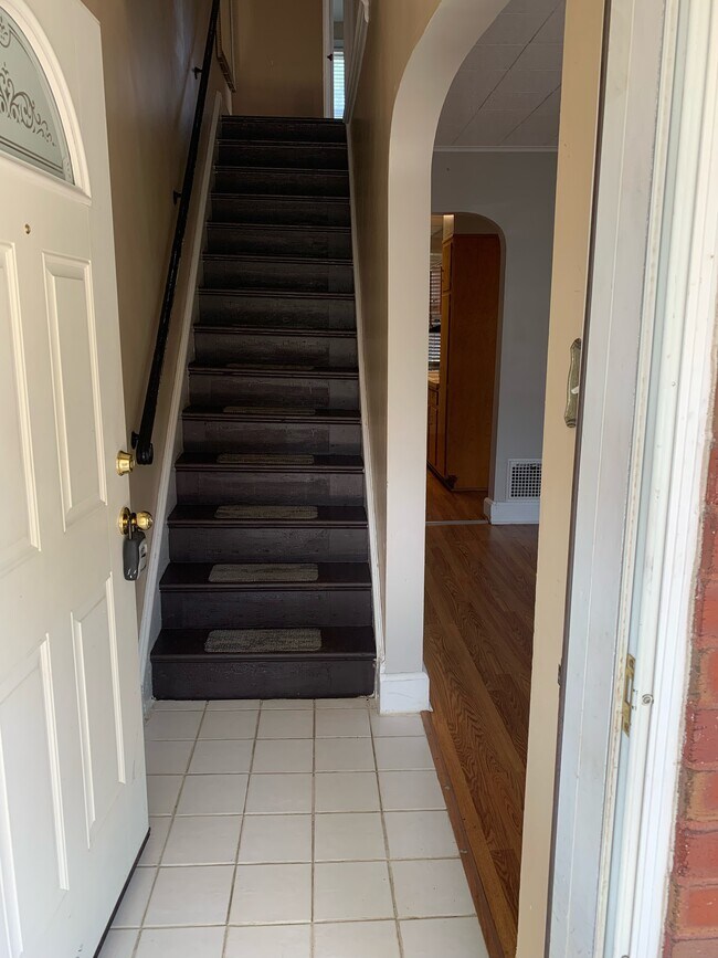 Front entry - 1405 Perry St