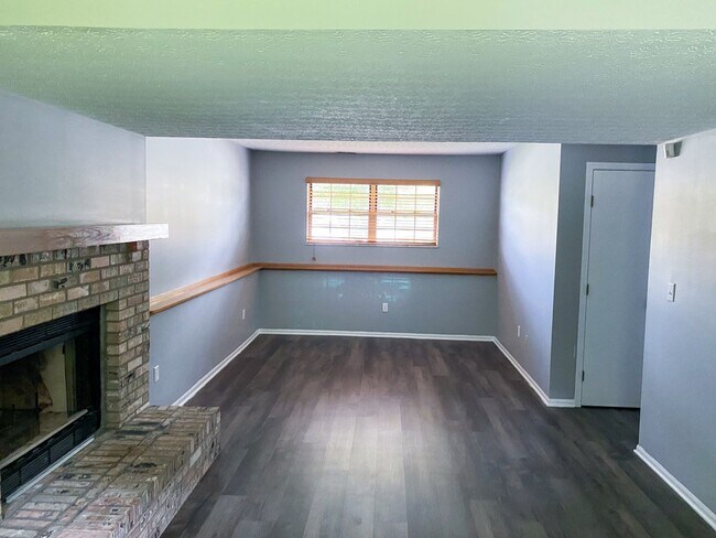 Building Photo - Beautifully Updated Home with Finished Low...