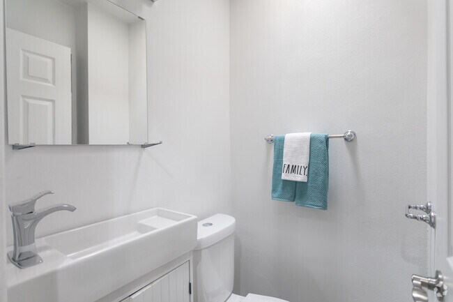3HAB,2BA-1100SF- Cuarto de baño - Lemp Apartments
