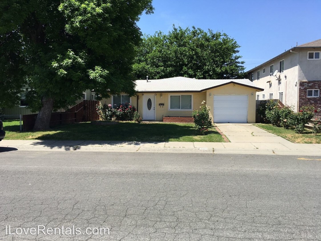 Foto principal - 3 br, 2 bath House - 309 N Merrill Avenue