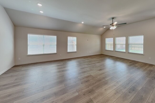 Building Photo - Brand-New Luxury Living in a Prime Fort Worth Location!