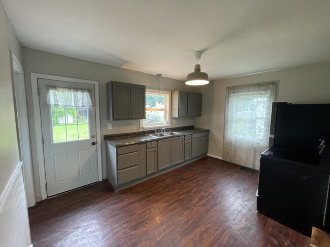 Kitchen - 213 Park Ave