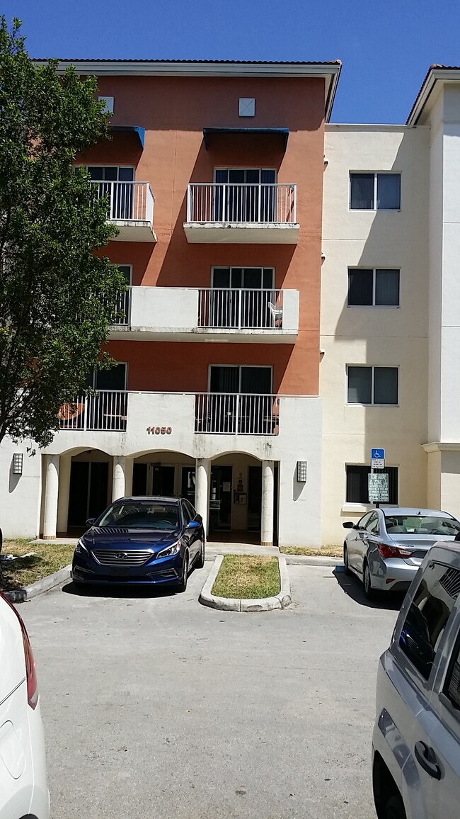 Entrada del edificio - 11050 Southwest 196th Street