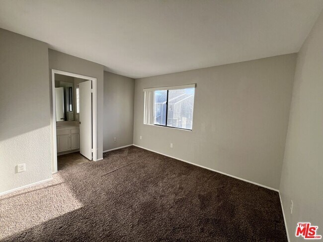 Foto del edificio - 661 Woodcrest Dr