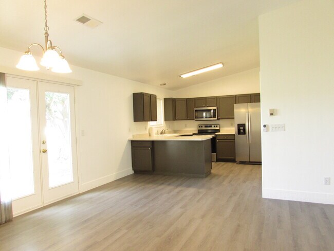 Building Photo - 560 Huntington Point Ln