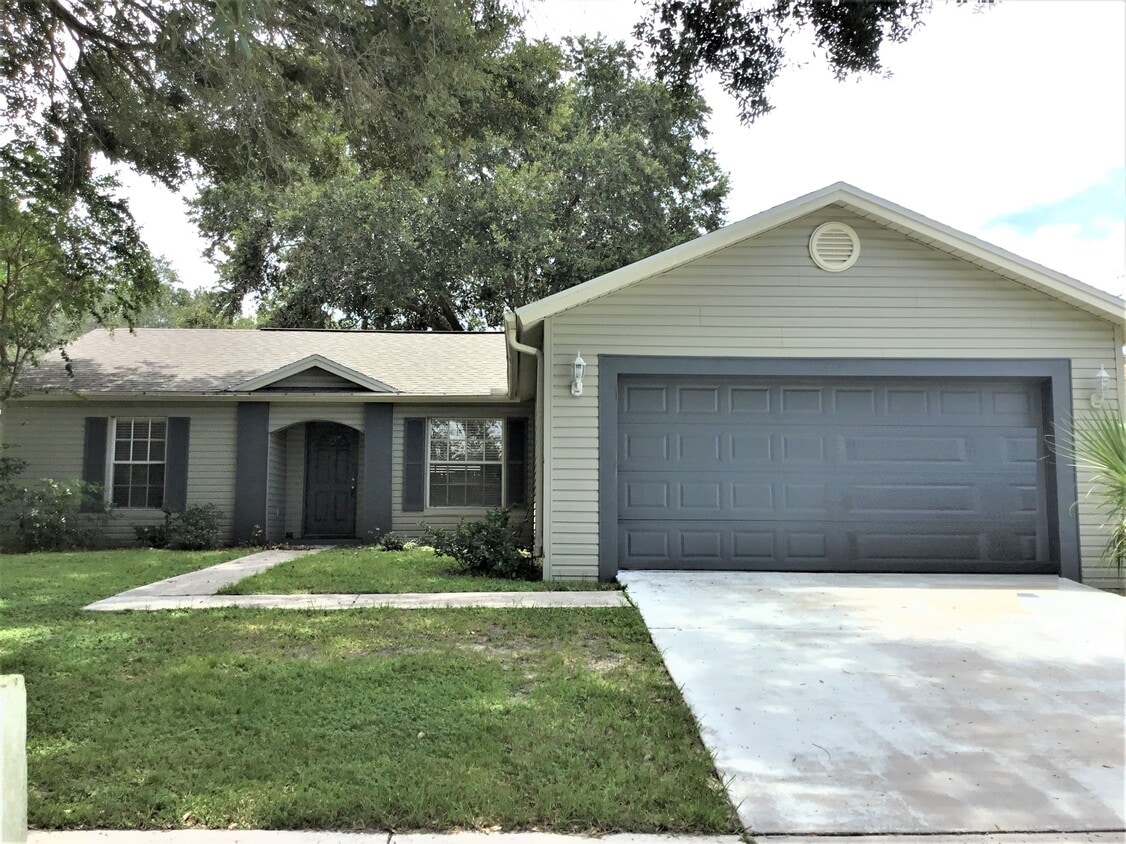 Primary Photo - 837 Greenbelt Cir