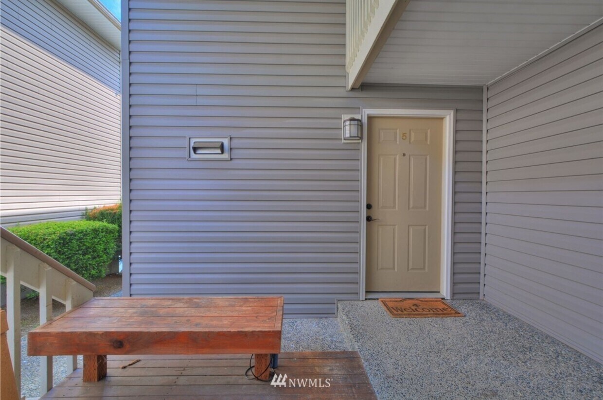 1304 Chestnut St Unit 5, Everett, WA 98201 Condo for Rent in Everett