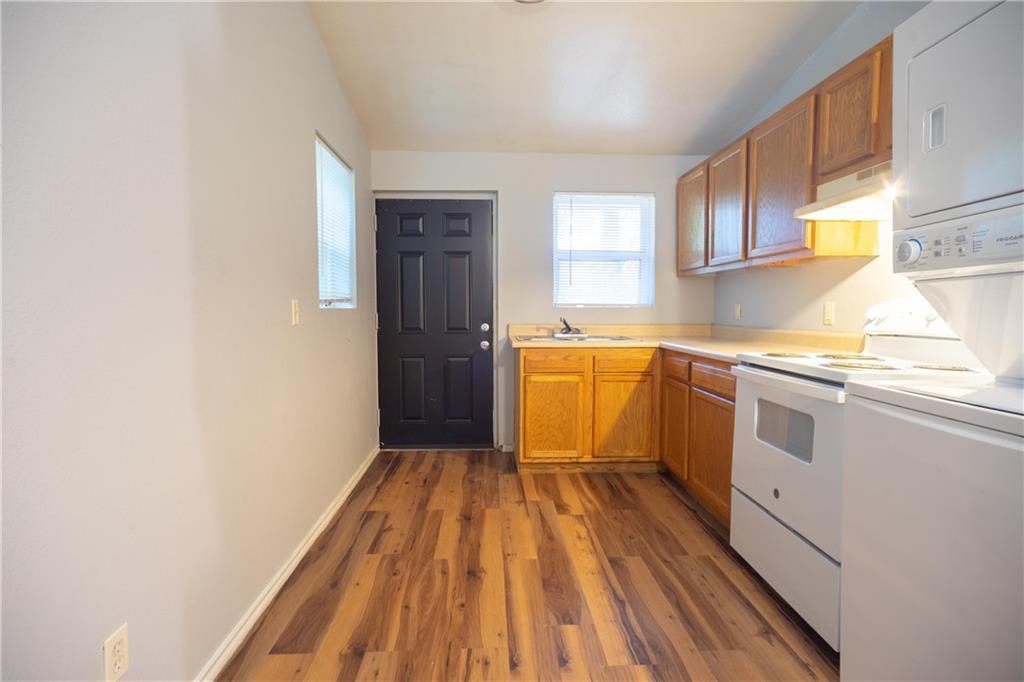 1212 Dunn Ave Unit 8, Fayetteville, AR 72701 Room for Rent in