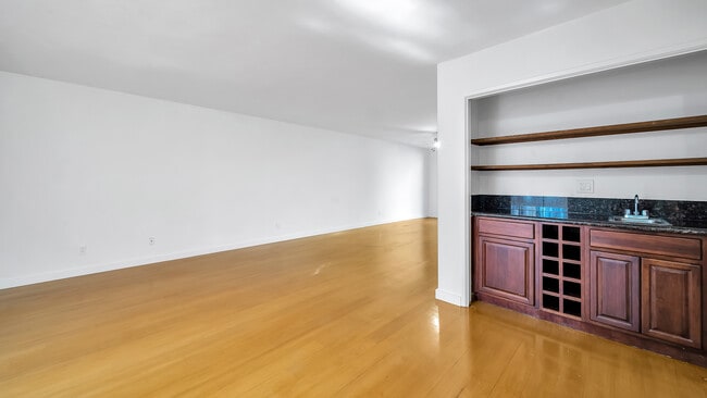 Building Photo - 129 Marguerita Ave