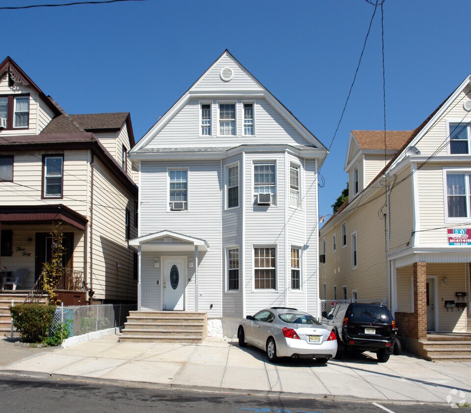 Building Photo - 338 75th St