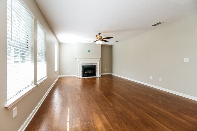 Building Photo - 102 Cedar Bend Ct