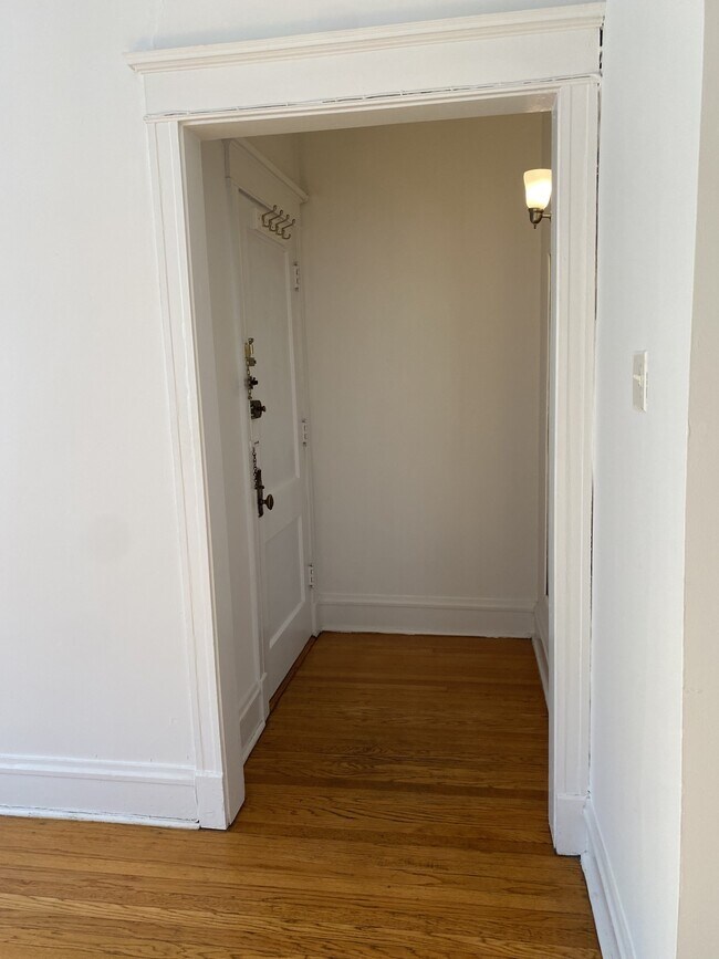 Foto del edificio - 1548 W Highland Ave