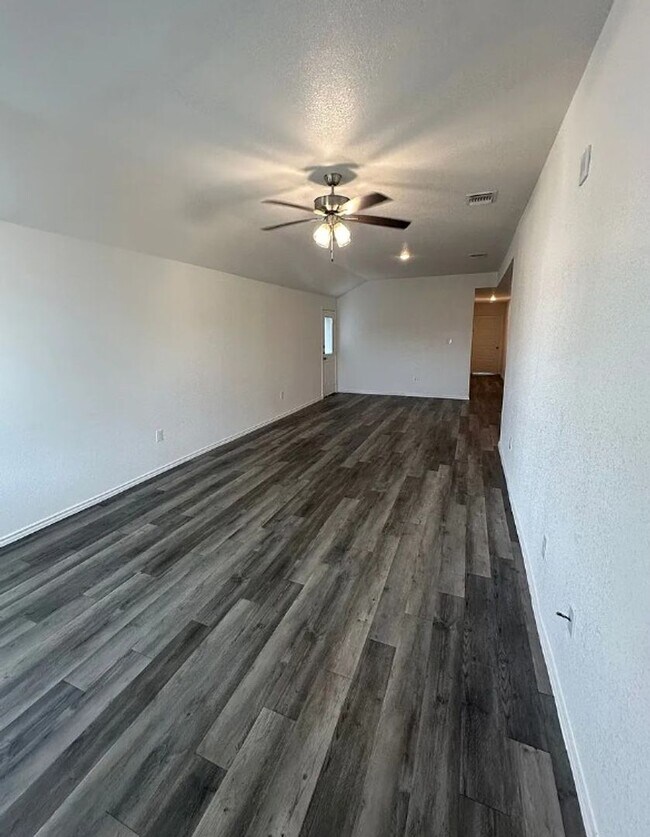 Foto del edificio - AVAILABLE NOW! (SECTION 8 ACCEPTED)