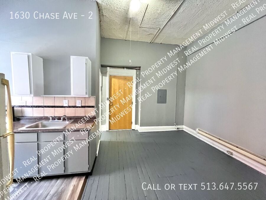 Primary Photo - 1630 Chase Ave