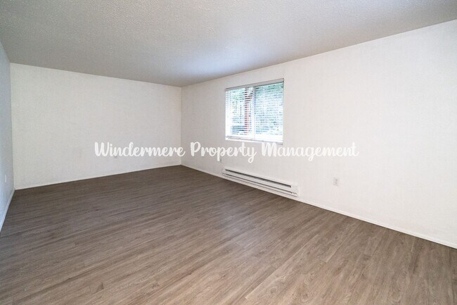 Foto del edificio - *AVAILABLE NOW!* Conveniently located 2 bed with fenced backyard