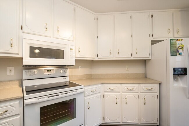 Foto del edificio - 2425 Huntington Dr