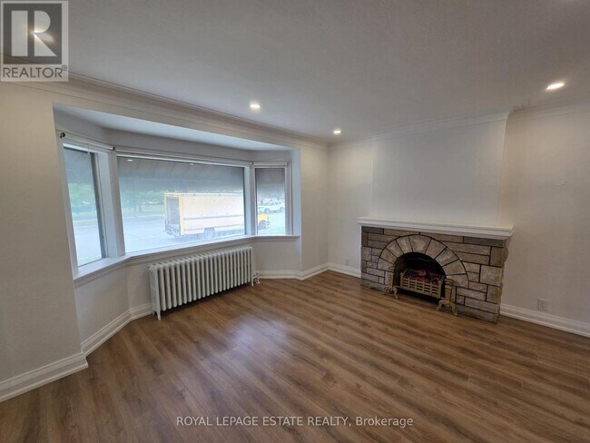 Building Photo - 839 Coxwell Ave