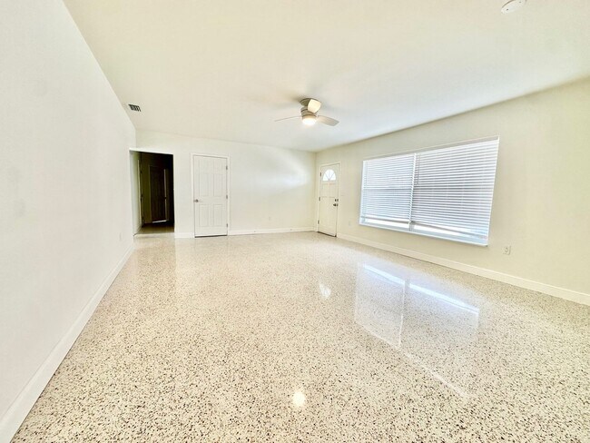 Building Photo - 3bed/2bath Home Off Treasure Island Causew...