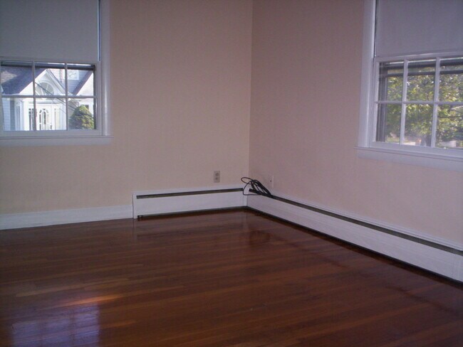 Building Photo - 138 Utica St