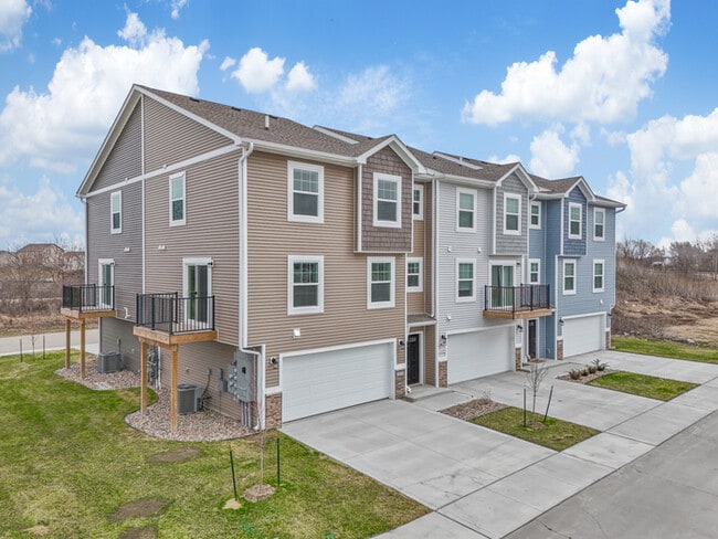 Building Photo - 204 Burr Oak Ct