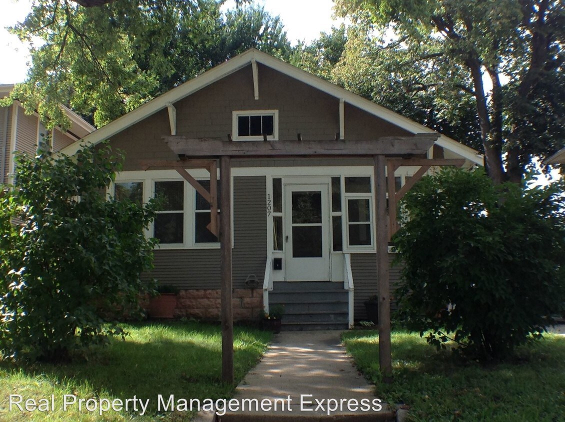 1207 S Phillips Ave, Sioux Falls, SD 57105 House Rental in Sioux