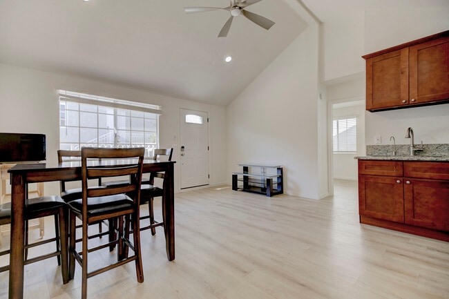 Foto del edificio - 1444 Bruce Ave