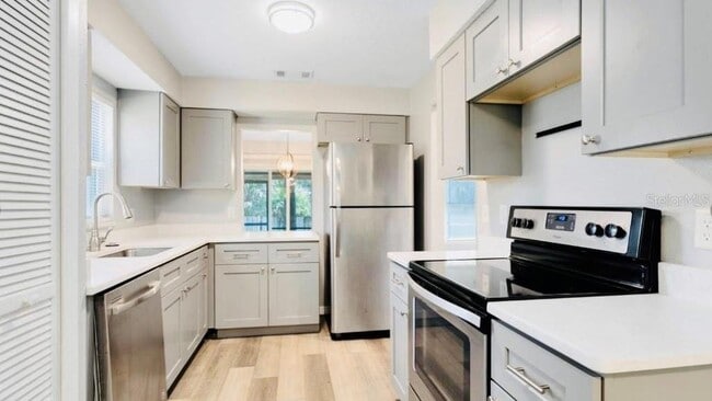 Foto del edificio - 961 Lake Ln