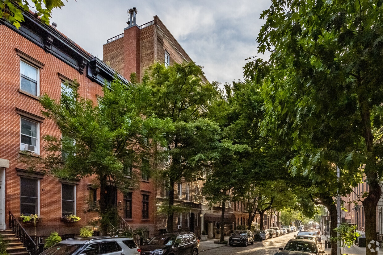 Northeast Corner - 344 W 12th St