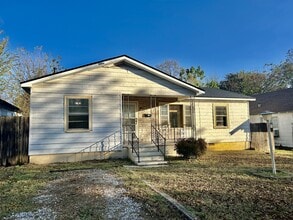 Building Photo - 428 W 8th St