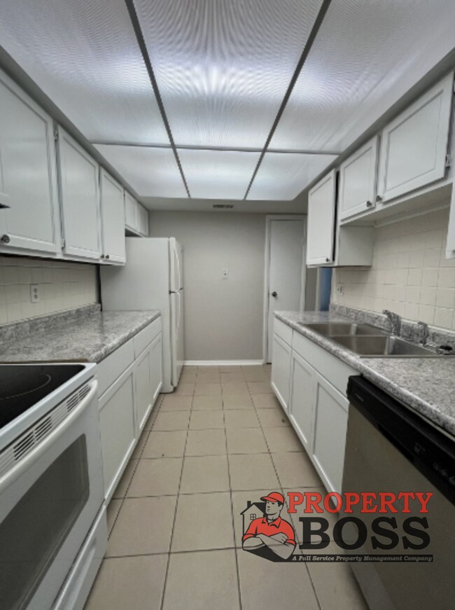 Foto del edificio - 7322 Noble St