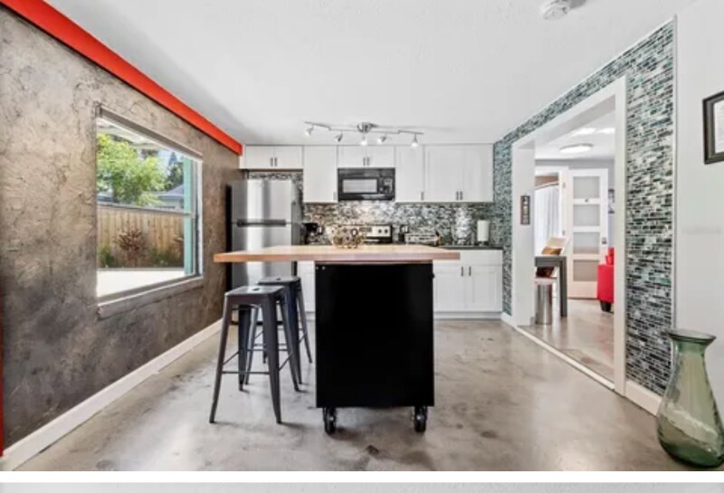 Foto principal - 2558 2nd Ave S