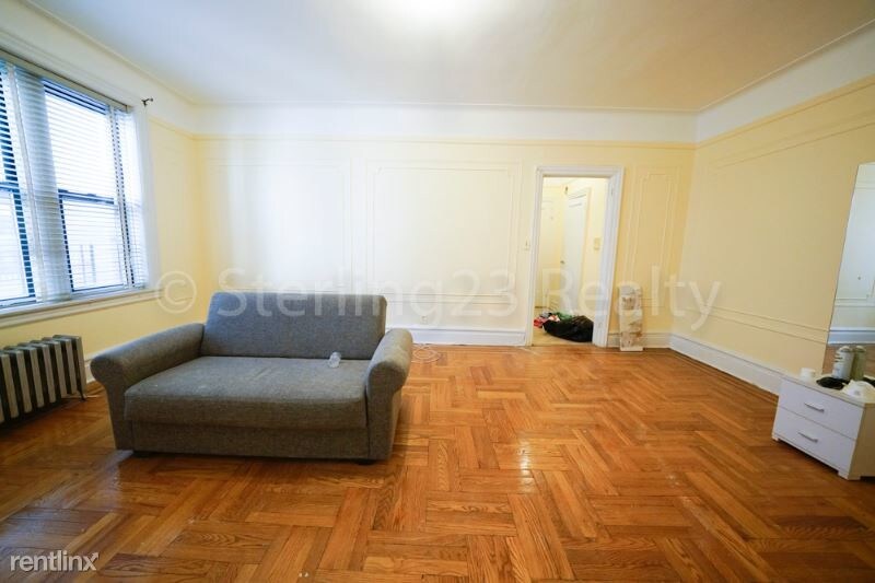 Foto principal - 35-06 73rd St
