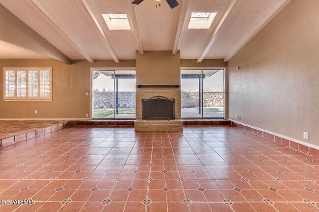 Foto del edificio - 5572 Fernwood Cir