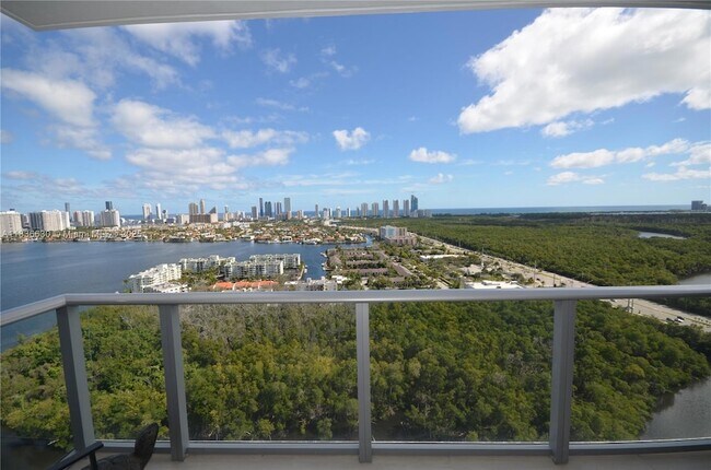 Foto del edificio - 16385 Biscayne Blvd